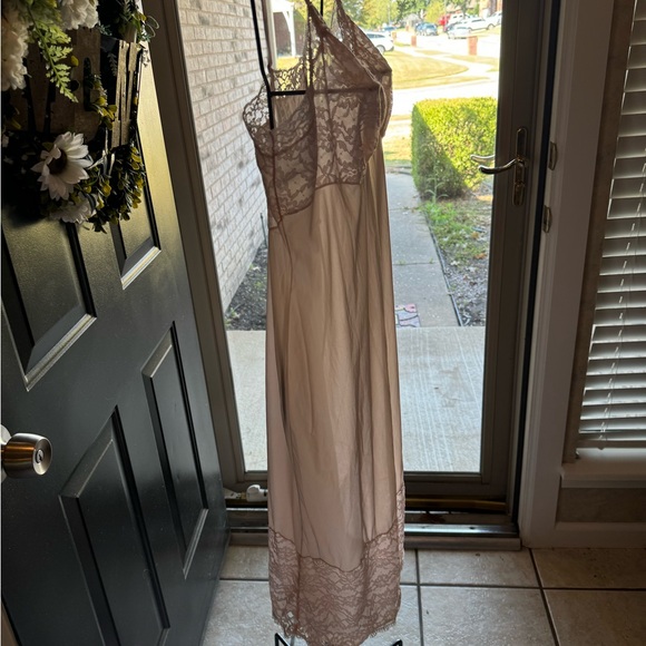 Vintage 1960s Elaborate Vanity Fair 38 T Pink Nylon Full Slip Formal 8” Lace - Picture 4 of 10